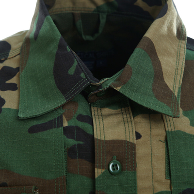 Goed geventileerd militair uniform... camouflage uniform, gevechts uniform.